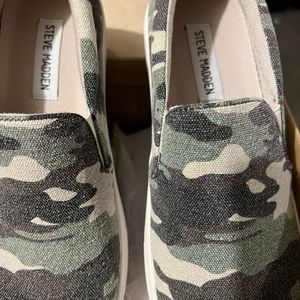 Brand new Steve Madden Gills- C green camo size 7 slip on sneakers